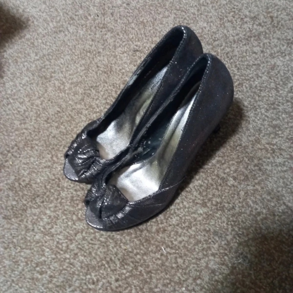 Chic Black Peep-Toe Heels